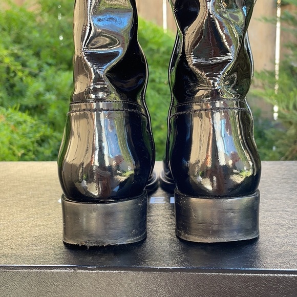 SOLD!!!! Authentic Chanel Interlocking CC Patent Leather Boots Size 37 C - Picture 8 of 15